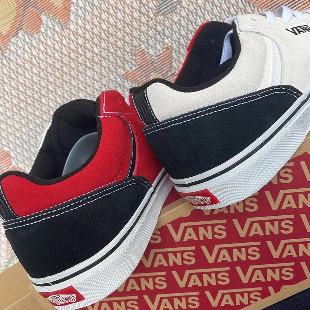 Vans® Seldan WMNS Shoes
Sneakers 
Rally Suede Black/White
VN0ASHTZBA2 - Picture 15 of 16